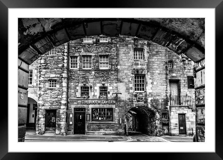 Tolbooth tavern Edinburgh Framed Mounted Print by chris smith