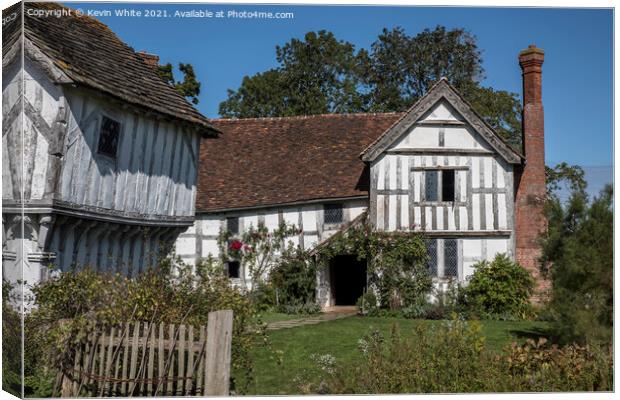 Old English crooked building still standing Canvas Print by Kevin White