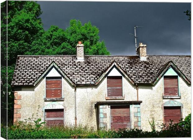 Abandoned house under black clouds Canvas Print by Stephanie Moore