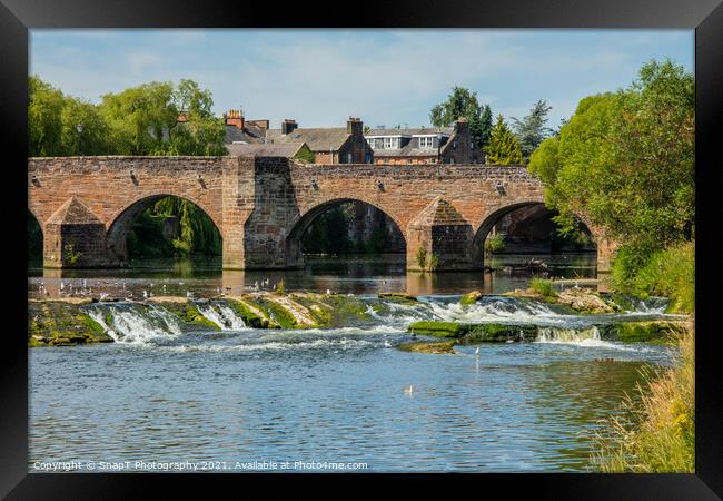The Devorgilla Bridge, Cauld and River Nith in the centre of Dumfries Framed Print by SnapT Photography