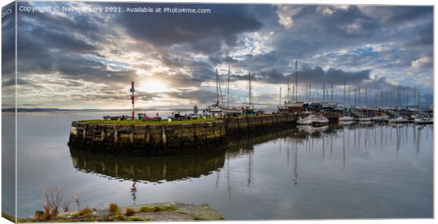 A Sunset in Tayport, Fife  Canvas Print by Navin Mistry