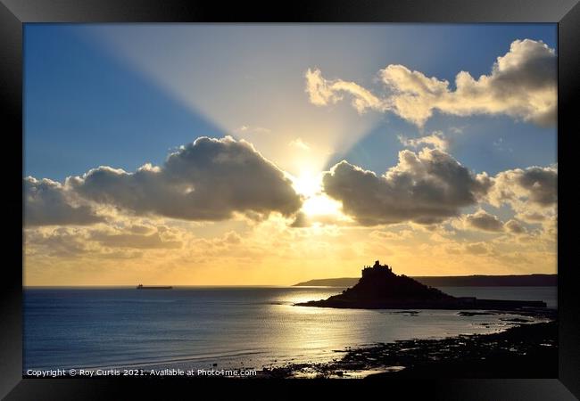 St. Michael's Mount Sunset. Framed Print by Roy Curtis