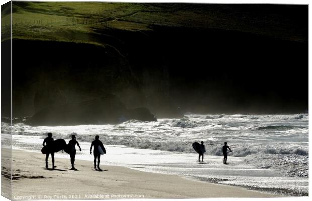 Holywell Bay Silver Sea Silhouettes. Canvas Print by Roy Curtis