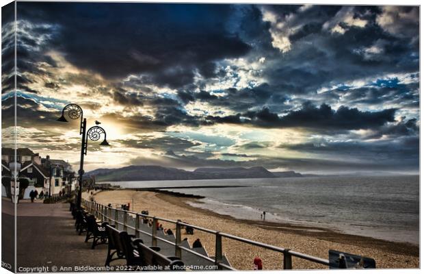 Lyme Regis sea front Canvas Print by Ann Biddlecombe