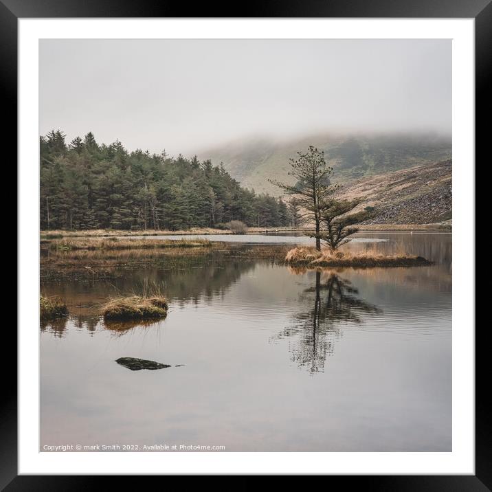 lough slat, county kerry Framed Mounted Print by mark Smith