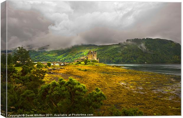 Eilean Donan Castle Canvas Print by Derek Whitton