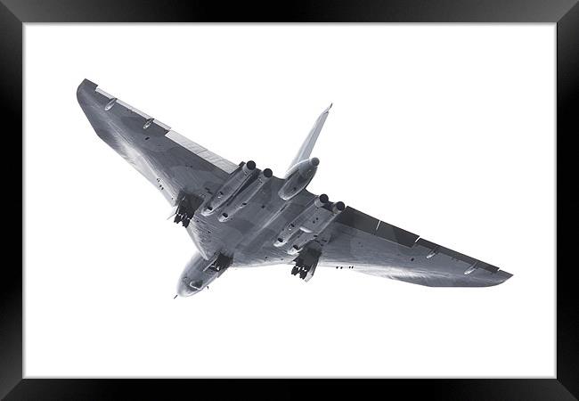 Avro Vulcan B-2 Framed Print by Ian Middleton