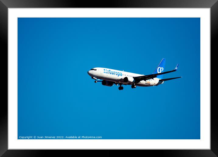 Boeing 737-800 passenger aircraft of the airline Air Europa flying before landing against sky Framed Mounted Print by Juan Jimenez