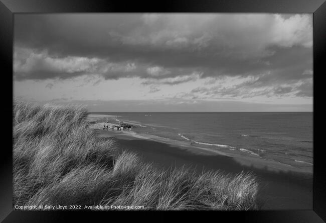 A view to the north at Winterton-on-sea  Framed Print by Sally Lloyd