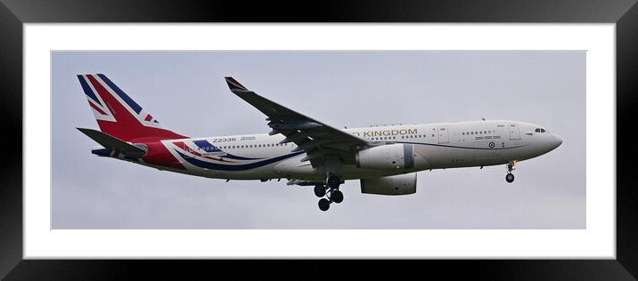 RAF Voyager ZZ336 Framed Mounted Print by Allan Durward Photography