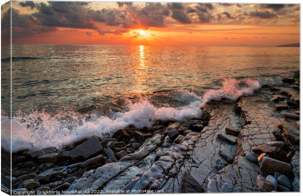 Sunset across the seascape Canvas Print by Viktoriia Novokhatska
