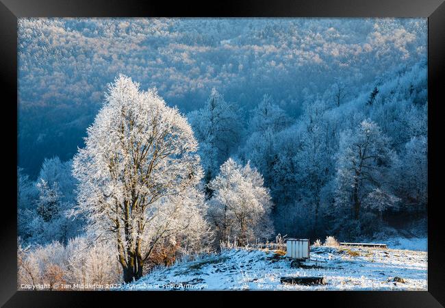 Winter landscape Framed Print by Ian Middleton