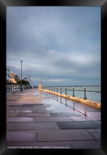 Cowes seafront, Isle of Wight Framed Print by KB Photo