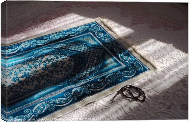 Prayer rug for praying in Islam, prayer rug and rosary laid unde Canvas Print by nazife hatipoğlu