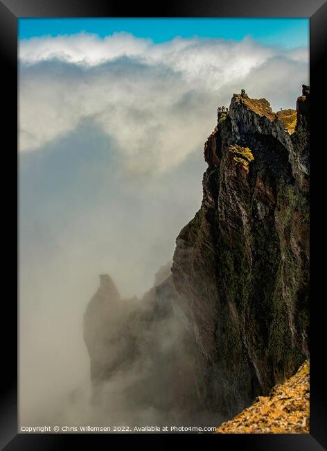 people on viewpoint at the pico arieiro on madeira island Framed Print by Chris Willemsen