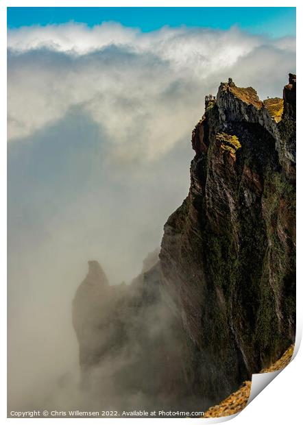 people on viewpoint at the pico arieiro on madeira island Print by Chris Willemsen