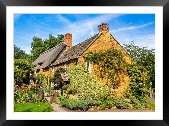 Old cotswold stone house in Ilmington Framed Mounted Print by Steve Heap