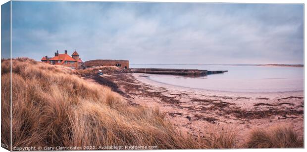 Beadnell Bay Panorama Canvas Print by Gary Clarricoates