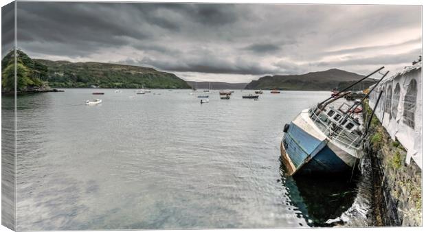 Portree harbour Canvas Print by Alan Tunnicliffe