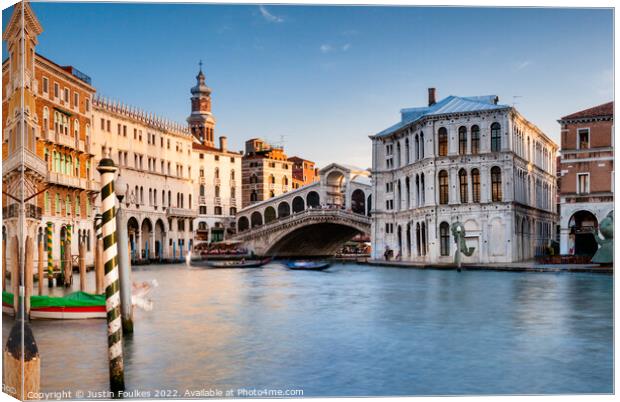 The Rialto bridge on the Grand Canal, Venice Canvas Print by Justin Foulkes