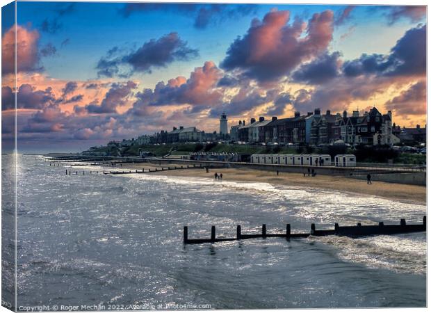 Sunset Glow on Southwold Beach Canvas Print by Roger Mechan