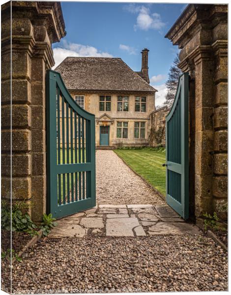 Snowshill Manor - a peek into the garden Canvas Print by Linda Webb