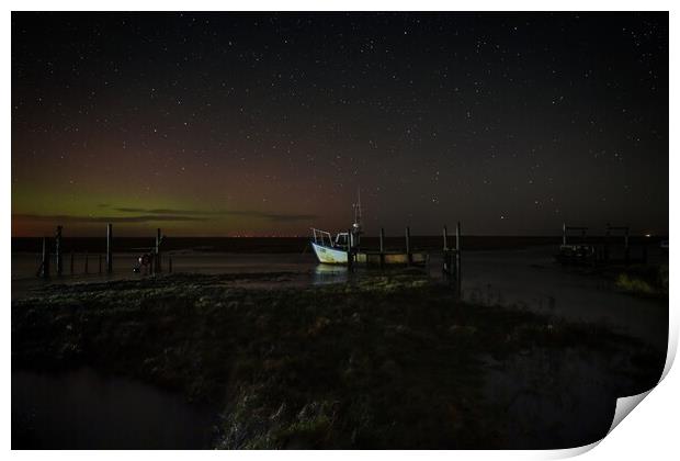 The Northern lights pay a visit to Thornham  Print by Gary Pearson