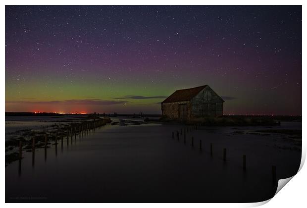 The Northern lights over the old coal barn at Thornham  Print by Gary Pearson