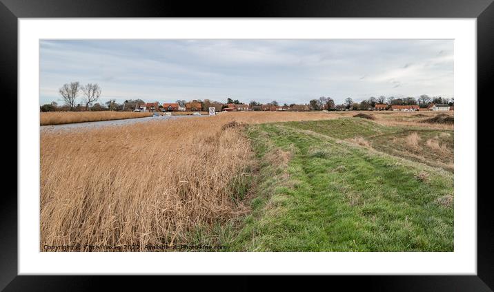 River Bure outside the small village of Stokesby i Framed Mounted Print by Chris Yaxley