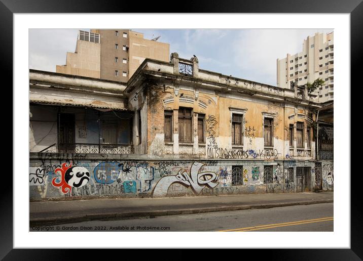Graffiti on an old building in the heart of Sao Paulo, Brazil Framed Mounted Print by Gordon Dixon