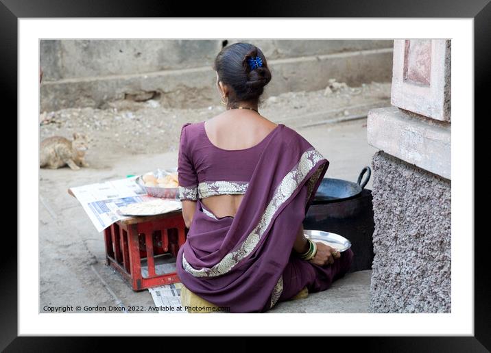 Indian lady in purple traditional dress cooks poori in hot oil on the street Framed Mounted Print by Gordon Dixon