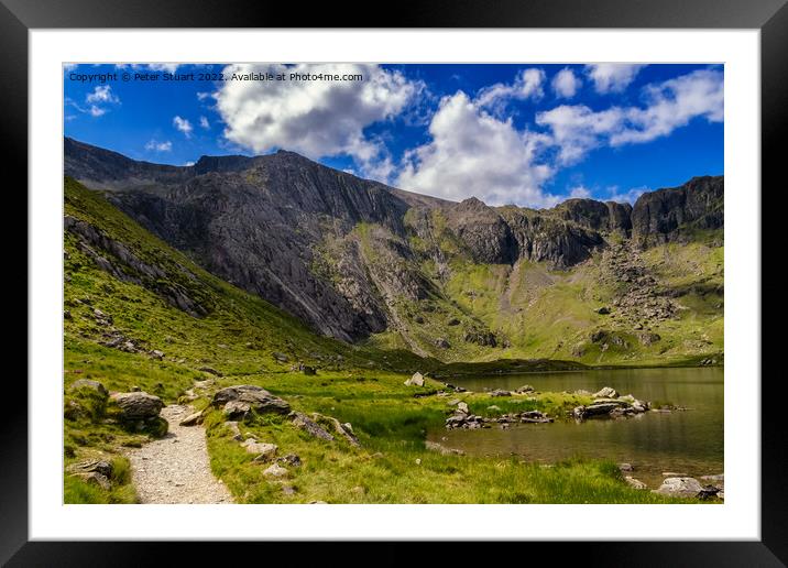 Cwm Idwal in Glyderau range of mountains in northe Framed Mounted Print by Peter Stuart