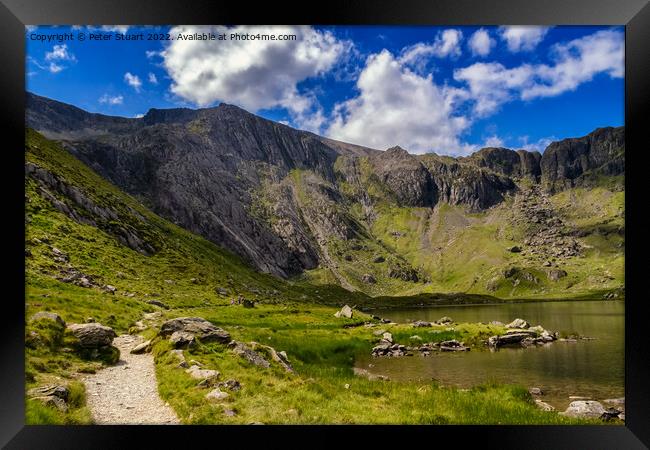 Cwm Idwal in Glyderau range of mountains in northe Framed Print by Peter Stuart
