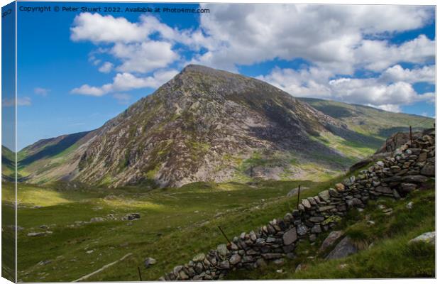 Pen yr Ole Wen in the Ogwen Valley Canvas Print by Peter Stuart
