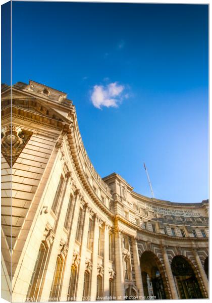 Admiralty Arch, London Canvas Print by Simon Connellan