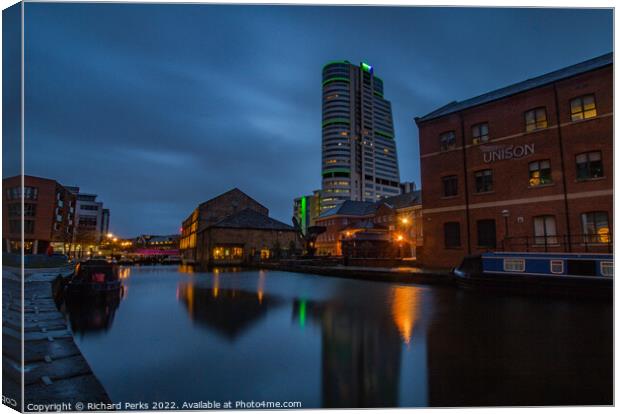 Dockside in the centre of Leeds Canvas Print by Richard Perks