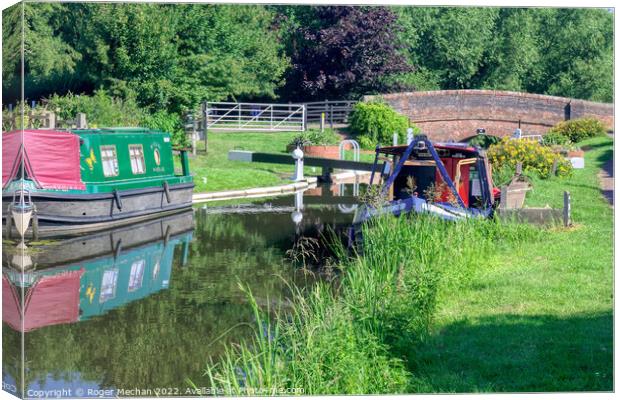 Serenity in Bridgewater Taunton Canal Canvas Print by Roger Mechan