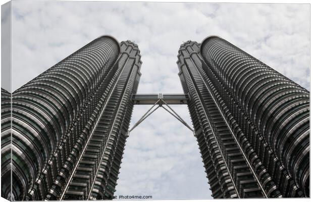 Looking up at the Petronas twin towers, Kuala Lumpur, Malaysia Canvas Print by Gordon Dixon
