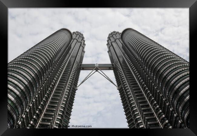 Looking up at the Petronas twin towers, Kuala Lumpur, Malaysia Framed Print by Gordon Dixon
