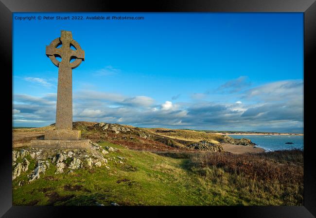 Celti Cross on the Isle of Anglesey Framed Print by Peter Stuart