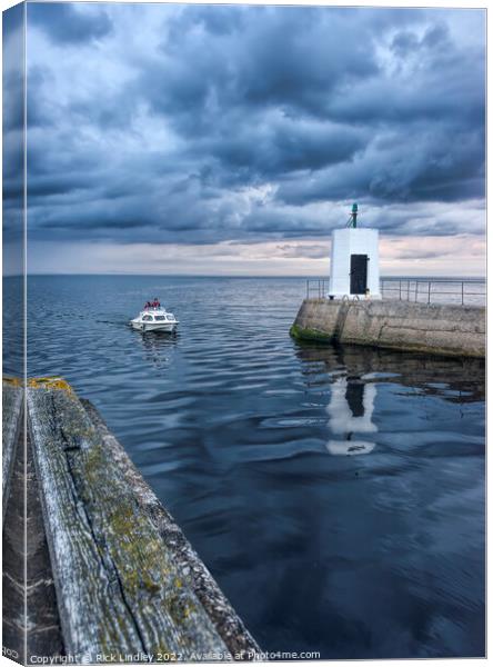 The Last Boat Home Nairn Scotland Canvas Print by Rick Lindley