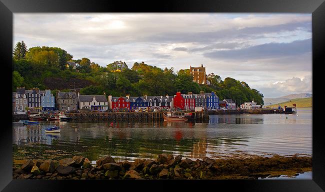 Tobermory at low tide Framed Print by Gary Eason