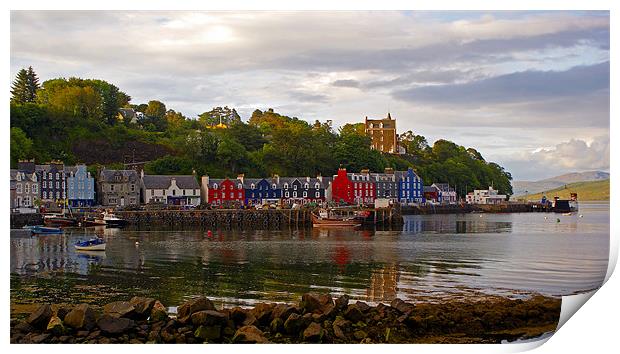 Tobermory at low tide Print by Gary Eason