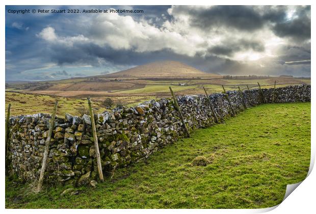 Limestine boulders in front of Park Fell near to Ribblehead in t Print by Peter Stuart