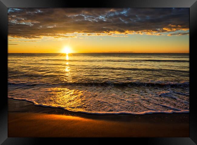 Photography with the sun between the sea and the clouds at a sunrise on the beach Framed Print by Vicen Photo