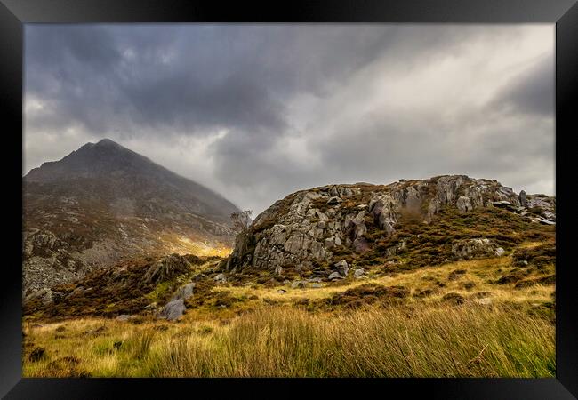 Snowdonia National Park Framed Print by chris smith