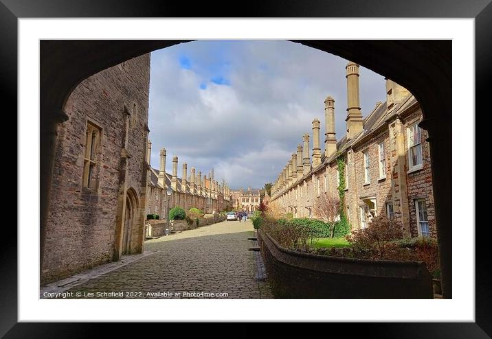 Vicars close  wells Framed Mounted Print by Les Schofield