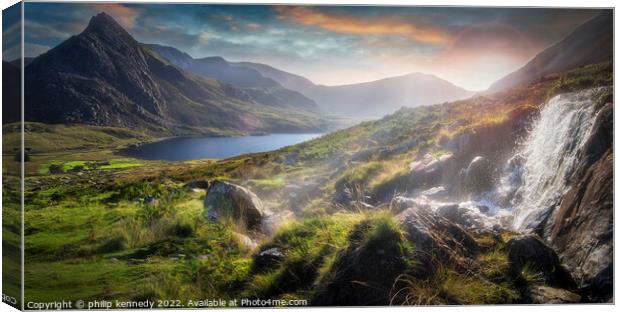 Tryfan & The Ogwen valley at sunset Canvas Print by philip kennedy