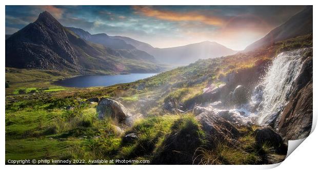 Tryfan & The Ogwen valley at sunset Print by philip kennedy