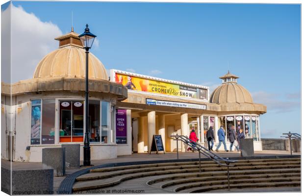 The entrance to Cromer Pier, Norfolk  Canvas Print by Chris Yaxley